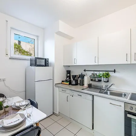 Divia - Lichtdurchflutete 3-zimmer Mit Terrasse - Zentral - Fuer Familien Und Geschaeftsreisende Apartman *